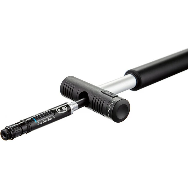 Crankbrothers Online På Bikester Crankbrothers Klic HV CO2-pump Inklusive Ramhållare, Analog Mätare Svart 4 Crankbrothers Online På Bikester Crankbrothers Klic HV CO2-pump Inklusive Ramhållare, Analog Mätare Svart - Bild 4