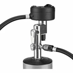 Crankbrothers Online På Bikester Crankbrothers Klic Tubeless Tank Golvpump Med Gauge & Hose Kit Silver/svart -Transport & Cykelförvaring Försäljningsbutik crankbrothers klic tubeless stand luftpumpe mit schlauchkit silver 4