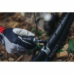 Granite Online På Bikester Granite Punk CO2-pump Med Silikonhylsa För 25g Burk Svart -Transport & Cykelförvaring Försäljningsbutik granite punk co2 inflator with silicone sleeve for 25g canister black 10