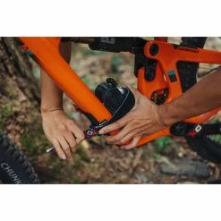 Granite Online På Bikester Granite Punk CO2-pump Med Silikonhylsa För 25g Burk Svart -Transport & Cykelförvaring Försäljningsbutik granite punk co2 inflator with silicone sleeve for 25g canister black 8