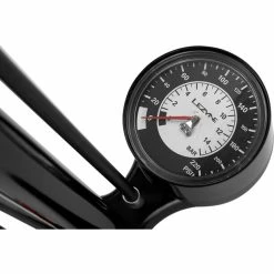 Lezyne Online På Bikester Lezyne Classic Floor Drive Golvpump Svart 9 Lezyne Online På Bikester Lezyne Classic Floor Drive Golvpump Svart -Transport & Cykelförvaring Försäljningsbutik lezyne classic floor drive standluftpumpe schwarz glaenzend 6