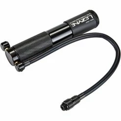 Lezyne Online På Bikester Lezyne CNC Tubeless Drive Mini Pump Svart -Transport & Cykelförvaring Försäljningsbutik lezyne cnc tubeless drive mini pump black 4