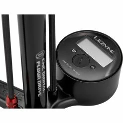 Lezyne Online På Bikester Lezyne Digital Drive 3.5 Golvpump CNC Svart -Transport & Cykelförvaring Försäljningsbutik lezyne digital drive 35 floor pump cnc black gloss 6