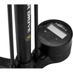 Lezyne Online På Bikester Lezyne Gravel Digital Drive Golvpump Svart -Transport & Cykelförvaring Försäljningsbutik lezyne gravel digital drive floor pump matt black 6