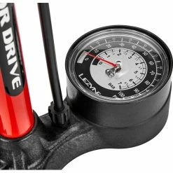 Lezyne Online På Bikester Lezyne Gravel Sport Drive Golvpump Röd -Transport & Cykelförvaring Försäljningsbutik lezyne gravel sport drive floor pump red 7