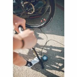 Lezyne Online På Bikester Lezyne Steel Floor Drive Golvpump Svart 5 Lezyne Online På Bikester Lezyne Steel Floor Drive Golvpump Svart -Transport & Cykelförvaring Försäljningsbutik lezyne steel floor drive standluftpumpe schwarz 4