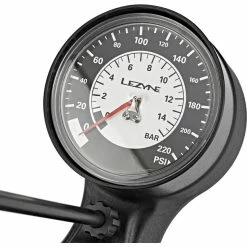 Lezyne Online På Bikester Lezyne Steel Floor Drive Tall Golvpump Svart -Transport & Cykelförvaring Försäljningsbutik lezyne steel floor drive tall standluftpumpe schwarz glaenzend 5