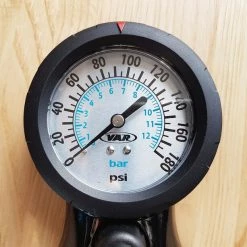 VAR Online På Bikester VAR RP-80600-C Professional Pump Svart 6 VAR Online På Bikester VAR RP-80600-C Professional Pump Svart -Transport & Cykelförvaring Försäljningsbutik var rp 80600 c professional floor pump black 4